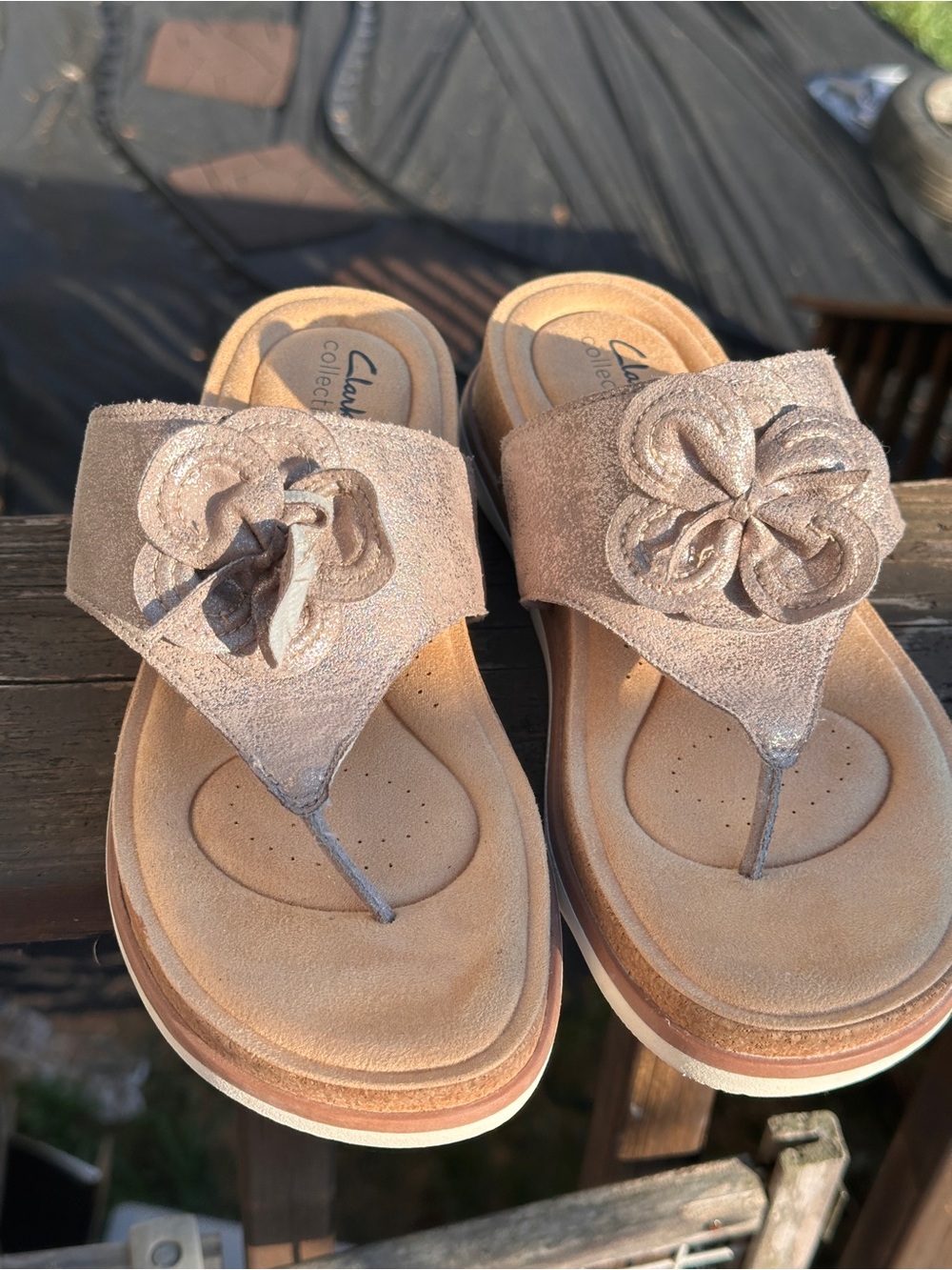 Clarks Metallic Taupe Flower Thong Sandals Womens 10M